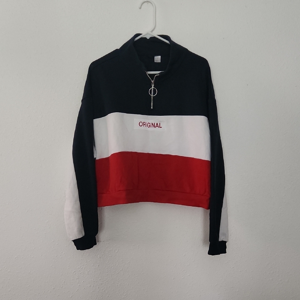 ✨️ 2/$20 // DIVIDED: Cropped Sweatshirt